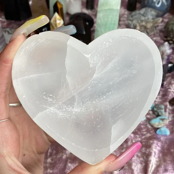 🤍 Selenite heart bowl 🤍 - Picture 4 of 7